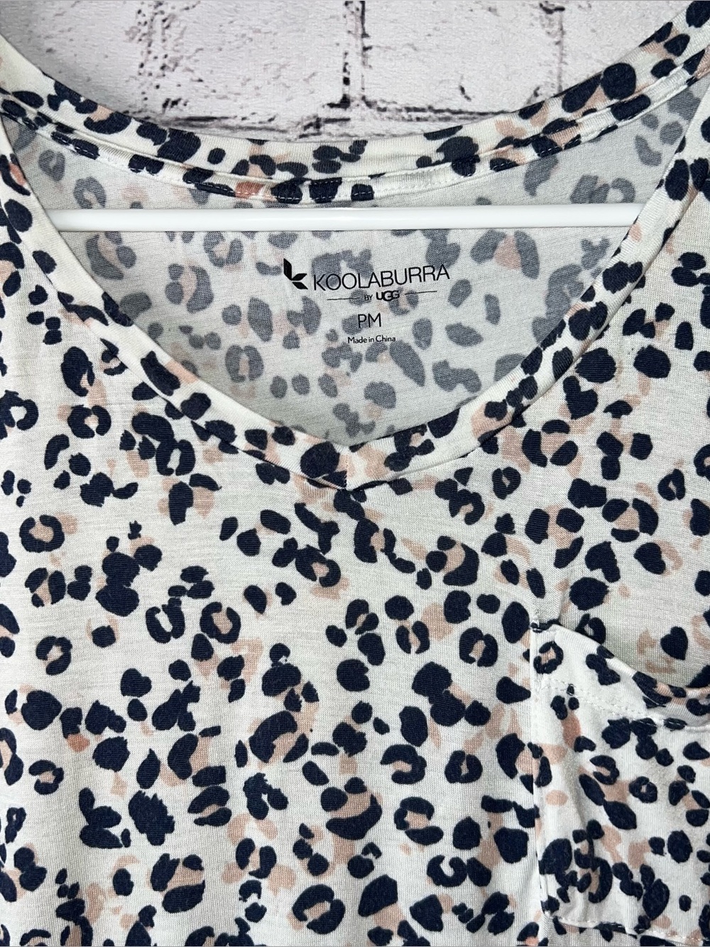 Koolaburra by UGG Cheetah Print Pocket Tee Size Medium Petite - Picture 3 of 6